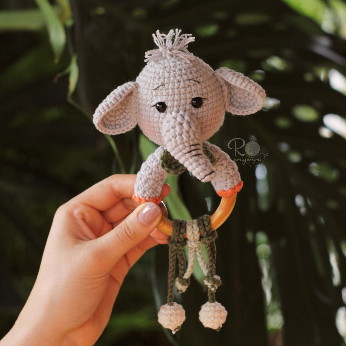 Chocalho Sensorial Tonton - Receita Digital de Amigurumi