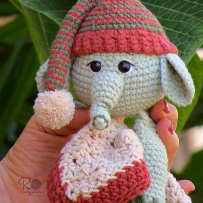 Kit Naninha e Chocalo - Elefante Theo - Receita Digital de Amigurumi