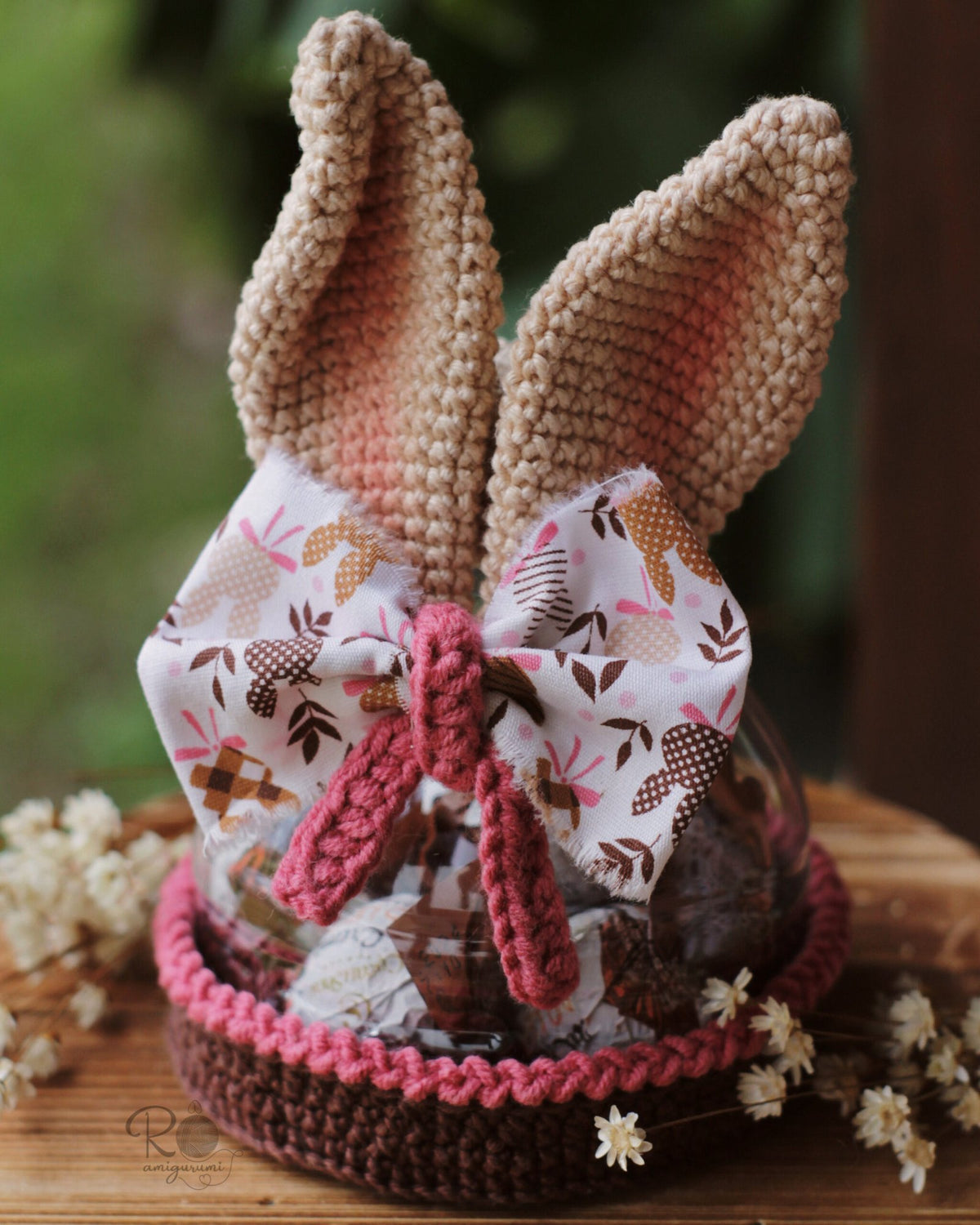 Porta-Chocolate Orelhudo - Receita Digital de Amigurumi