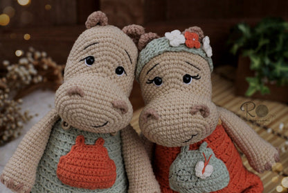 Combo Bartô e Bartolina + Chocalho Bartozinho + Abraço de Vó - Receitas Digitais de Amigurumi
